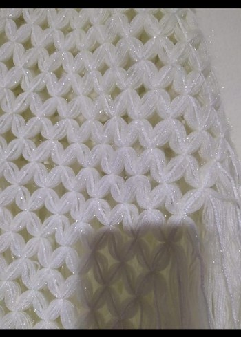 Beyaz renkli, örgü ve püsküllü bohem tarzı kadın şalı. - Görsel 4