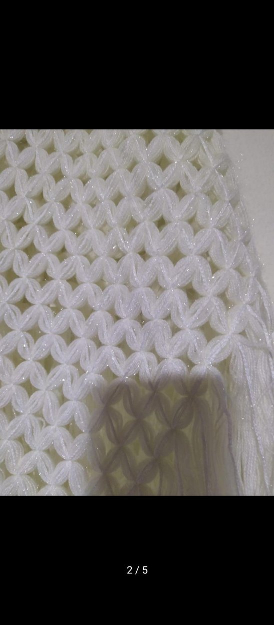 Beyaz renkli, örgü ve püsküllü bohem tarzı kadın şalı. - Görsel 4