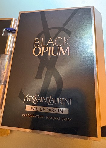 2 adet Yves Saint Laurent Black Opium Kadın Parfümü 1.2 ml x2 ad - Görsel 2
