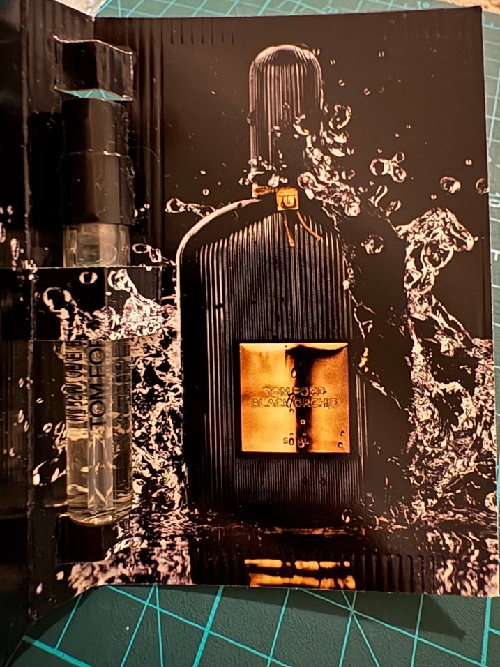 Tom Ford Black Orchid Erkek Parfümü 1.5 ml - Görsel 2