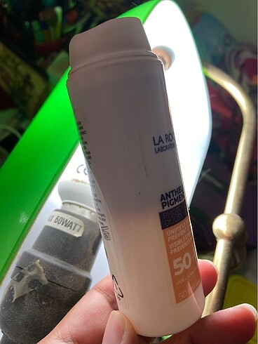 Beden La Roche Posay Anthelios Pigment Correct