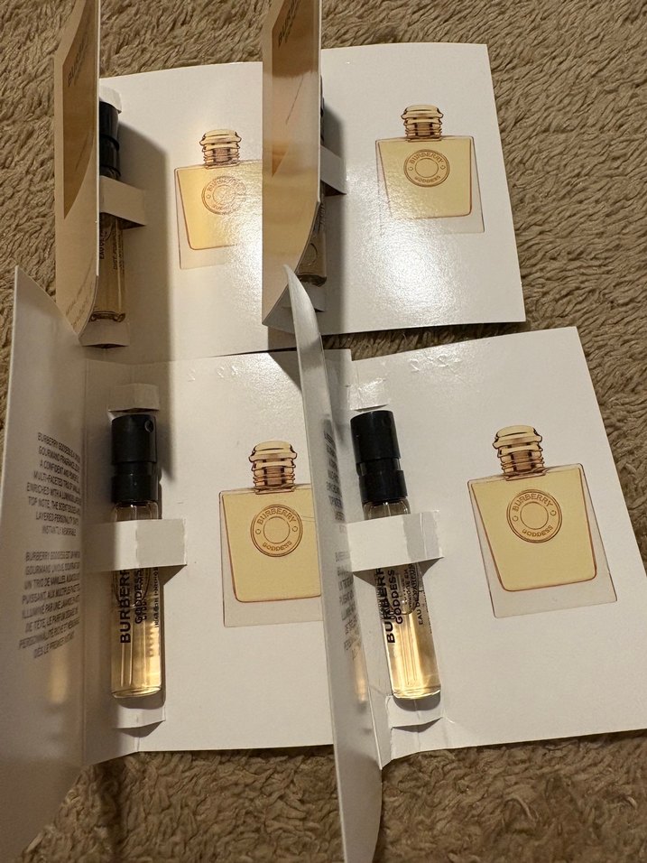 Burberry Goddess Kadın Parfümü 1.5 ml - Görsel 3