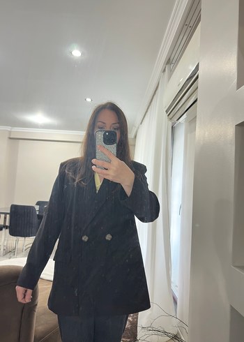 Zara Sikligin Simgesi Yunlu Siyah Cift Sirali Kruvaze Oversize Ceket