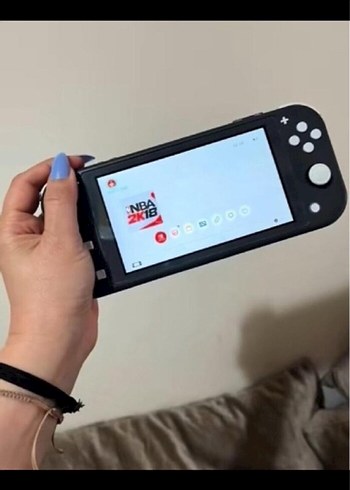 Siyah Nintendo Taşınabilir Oyun Konsolu