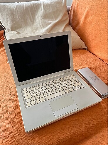 Apple MacBook A1181 Laptop