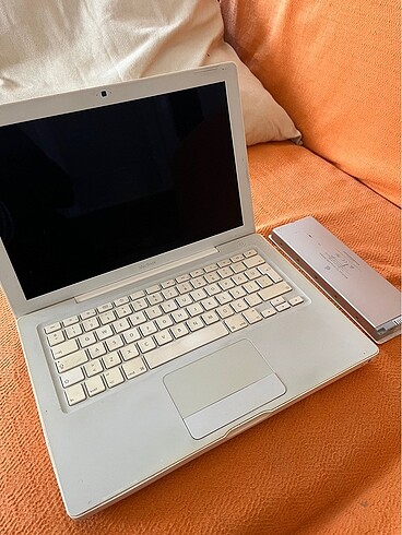 Apple Apple MacBook A1181 Laptop