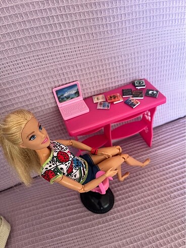 Barbie Barbie Çalışıyor