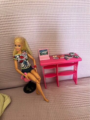 Beden Renk Barbie Çalışıyor