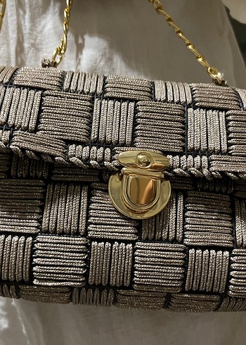 Zincir Detaylı Bej Desenli Kadın Çanta - Görsel 4