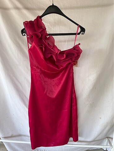 Pembe elbise