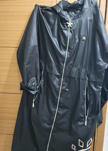 Siyah Parlak Uzun Fermuarlı kadin Yağmurluk - Görsel 2
