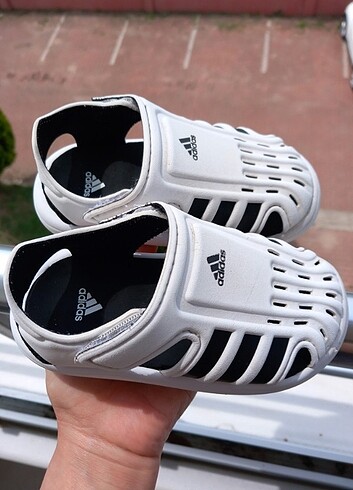 25 Beden beyaz Renk Adidas çocuk sandalet