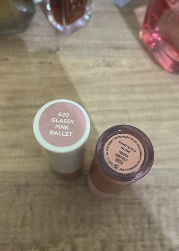 L'Oréal Paris Lumi Le Glass Aydınlatıcı ve Revolution Blush - Görsel 2