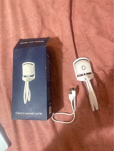 Elektrikli kirpik kıvırıcı