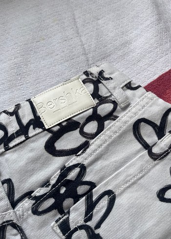 xs Beden Bershka Çiçek Desenli Kot Şort