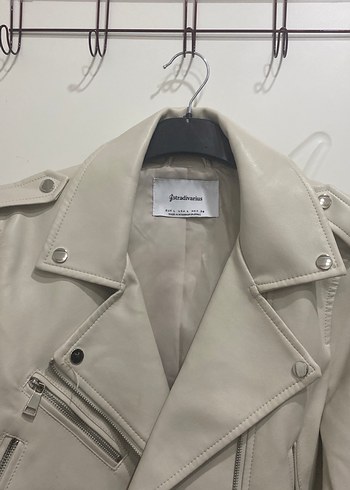 Bej Kemerli Kısa Deri Ceket - Görsel 2