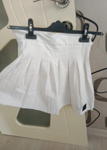 Bershka Beyaz Pilili Mini Etek