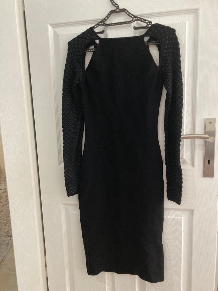 Uzun Kollu Siyah Triko Yuvarlak Transparan Detaylı Yakalı Elbise - Görsel 2