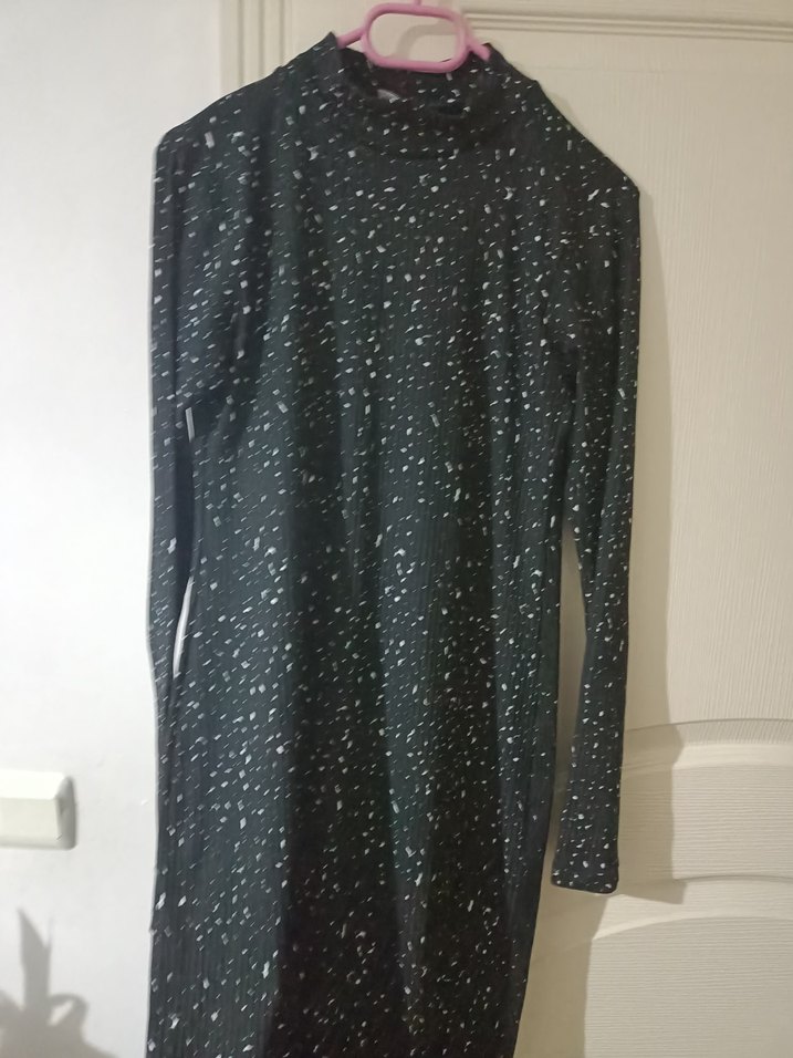 Siyah Yüksek Yakalı Fitilli Midi Elbise - Görsel 5