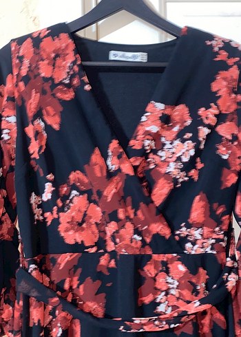 Çiçek Desenli Siyah Uzun Kollu V Yaka Elbise - Görsel 5