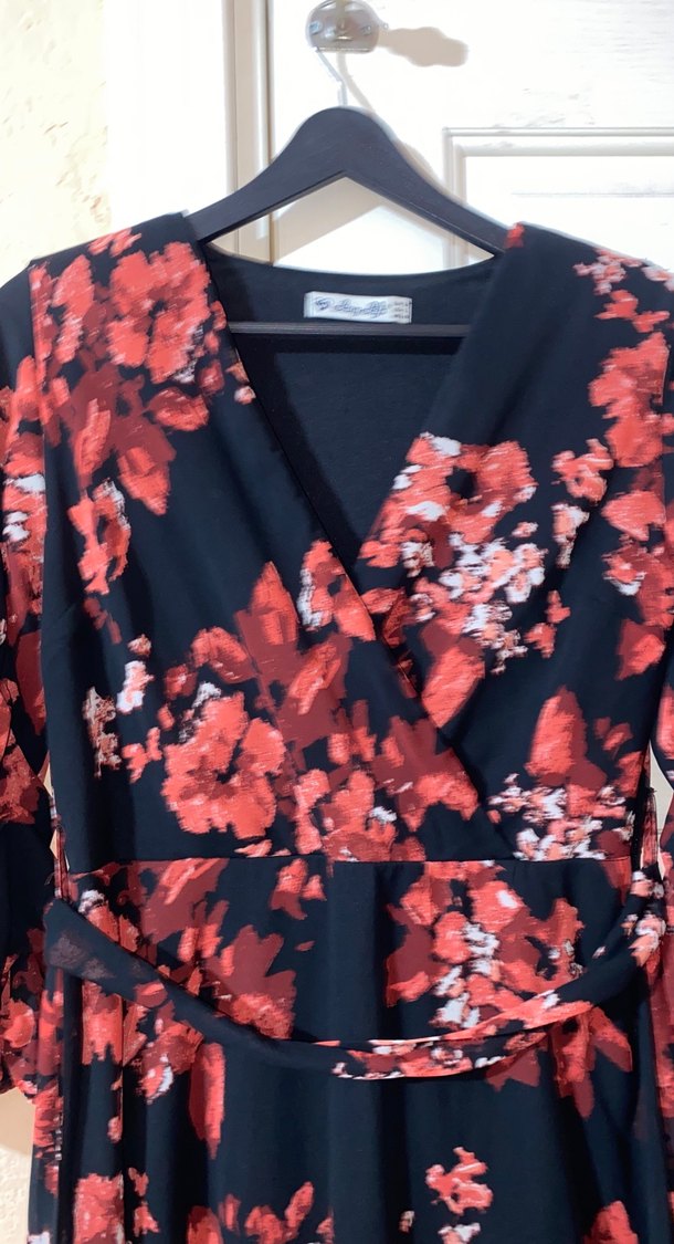 Çiçek Desenli Siyah Uzun Kollu V Yaka Elbise - Görsel 5