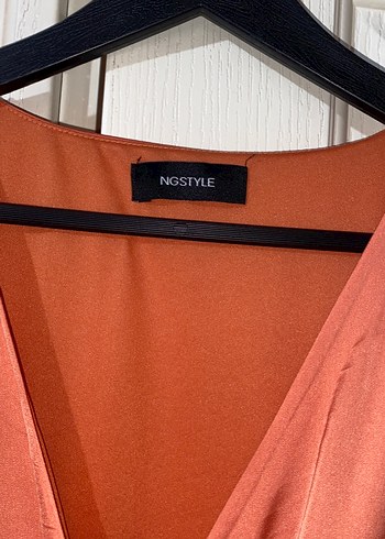 Saten V Yaka Midi Drapeli Kadın Elbise - Görsel 7