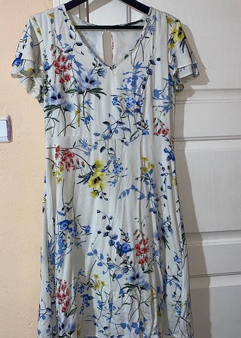 Bohem V Yaka Midi Çiçekli Elbise - Görsel 4