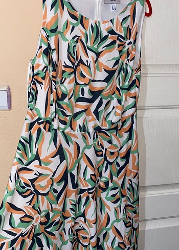 Çiçek Desenli Uzun Pilili Kadın Elbise - Görsel 2