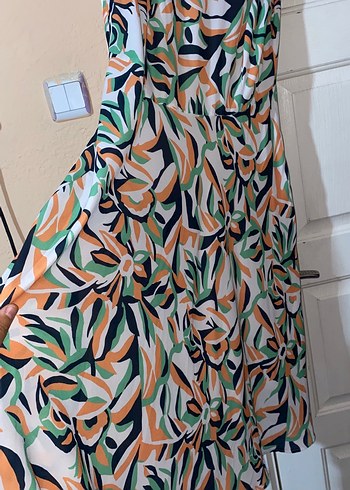 Çiçek Desenli Uzun Pilili Kadın Elbise - Görsel 4