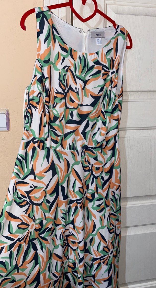 Çiçek Desenli Uzun Pilili Kadın Elbise - Görsel 2