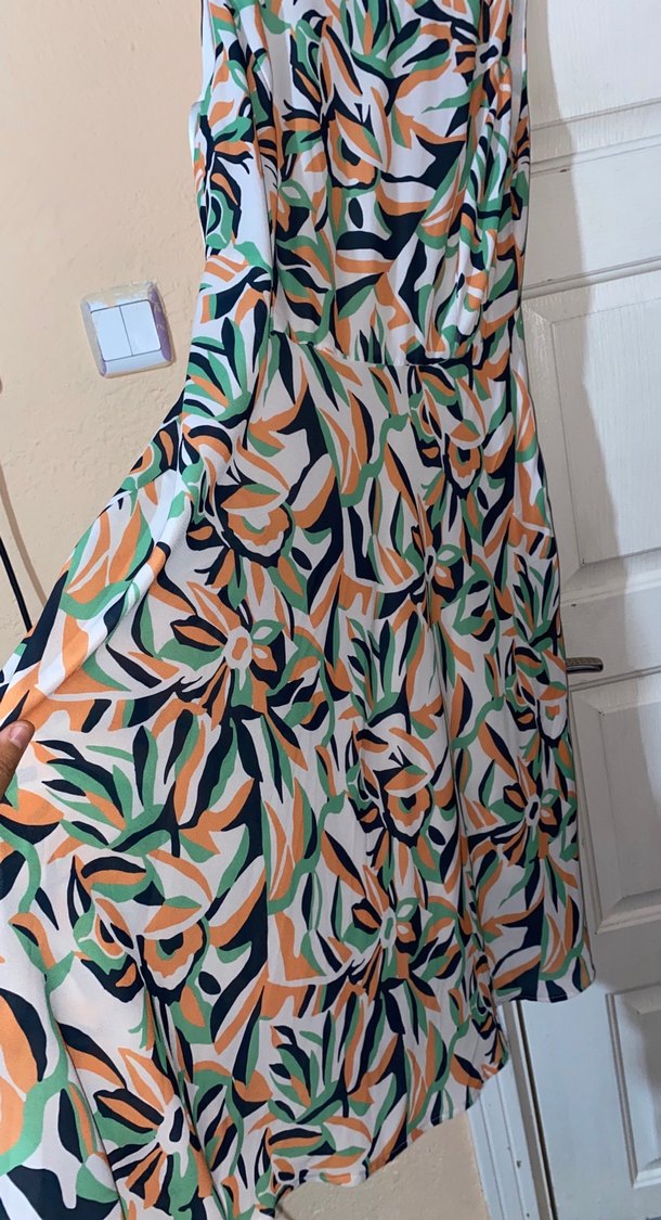 Çiçek Desenli Uzun Pilili Kadın Elbise - Görsel 4