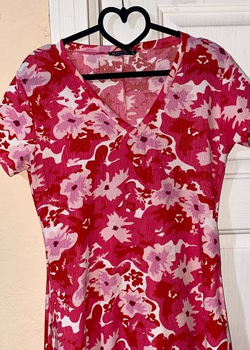 Pembe V Yaka Bağlama Desenli Midi Elbise - Görsel 2