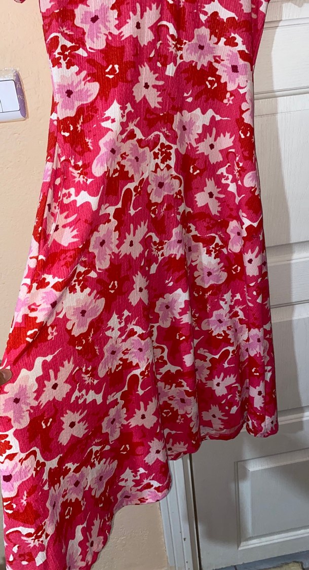 Pembe V Yaka Bağlama Desenli Midi Elbise - Görsel 4