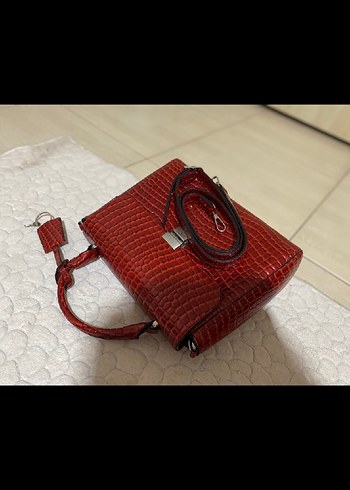Klasik Kırmızı Yılan Derisi Desenli Deri Çanta - Görsel 4