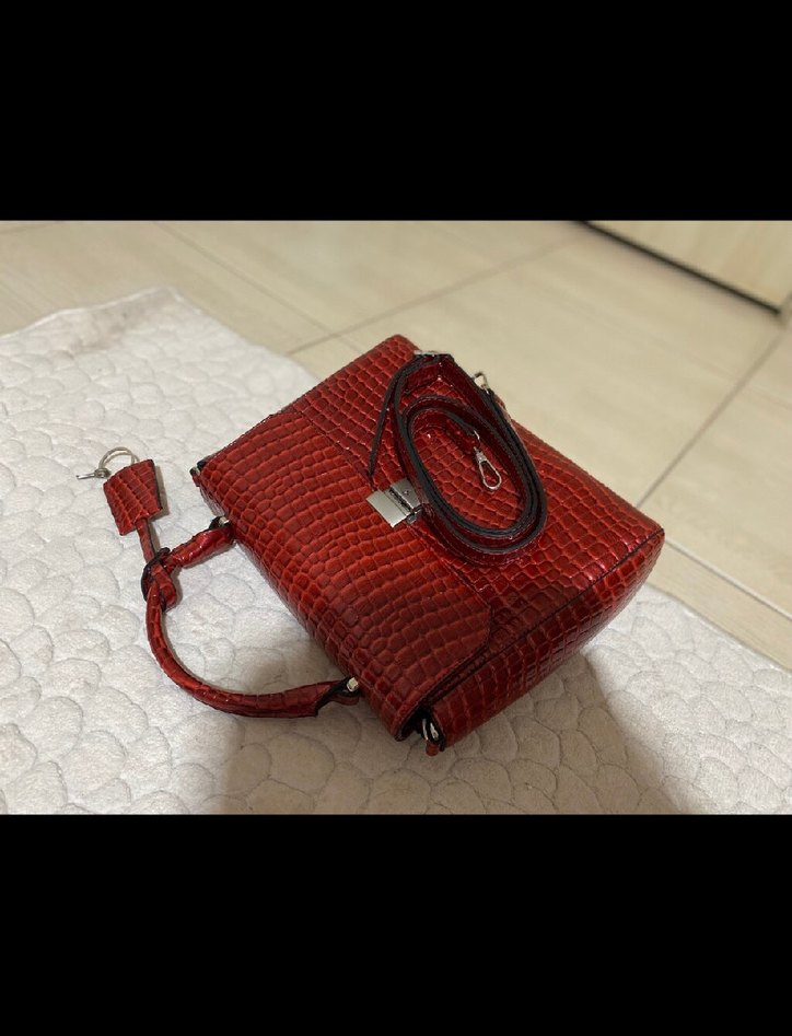 Klasik Kırmızı Yılan Derisi Desenli Deri Çanta - Görsel 4