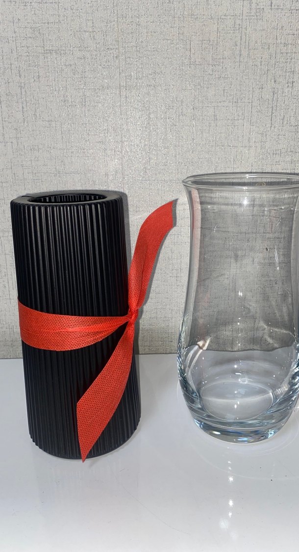 İki adet  Vazo  cam ve plastik - Görsel 2