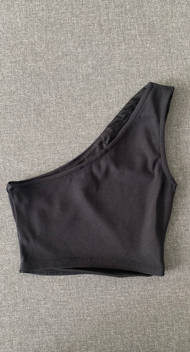 Pull And Bear Tek Omuzlu Spor Crop Top - Görsel 2
