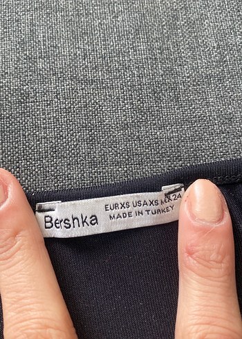 Bershka Siyah Tek Askılı Crop Top - Görsel 3