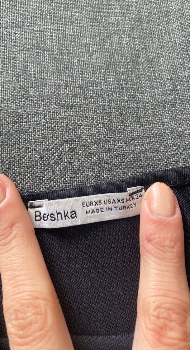 Bershka Siyah Tek Askılı Crop Top - Görsel 3