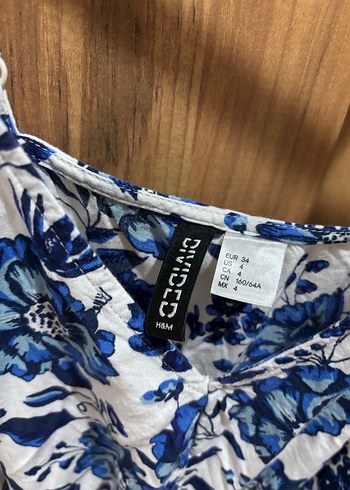 Mavi Çiçek Desenli HM Kadın Mini Tulum - Görsel 3