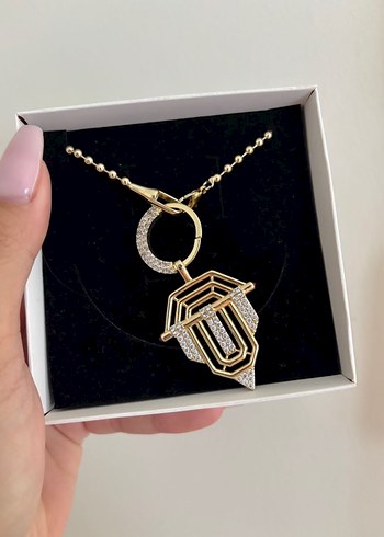 Altın Renkli Zincir Detaylı Kolye - Görsel 3