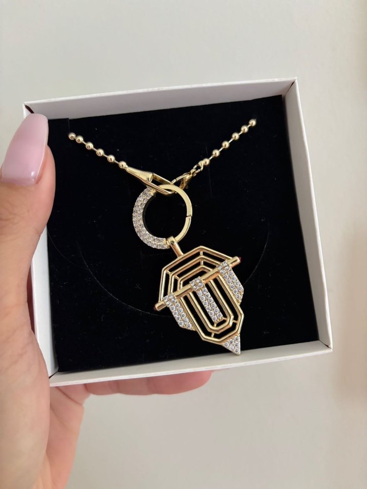 Altın Renkli Zincir Detaylı Kolye - Görsel 3