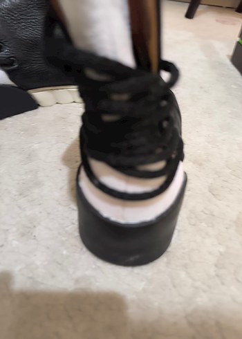 Kadın Beyaz Siyah Deri Dolgu Topuklu Botlar - Görsel 2