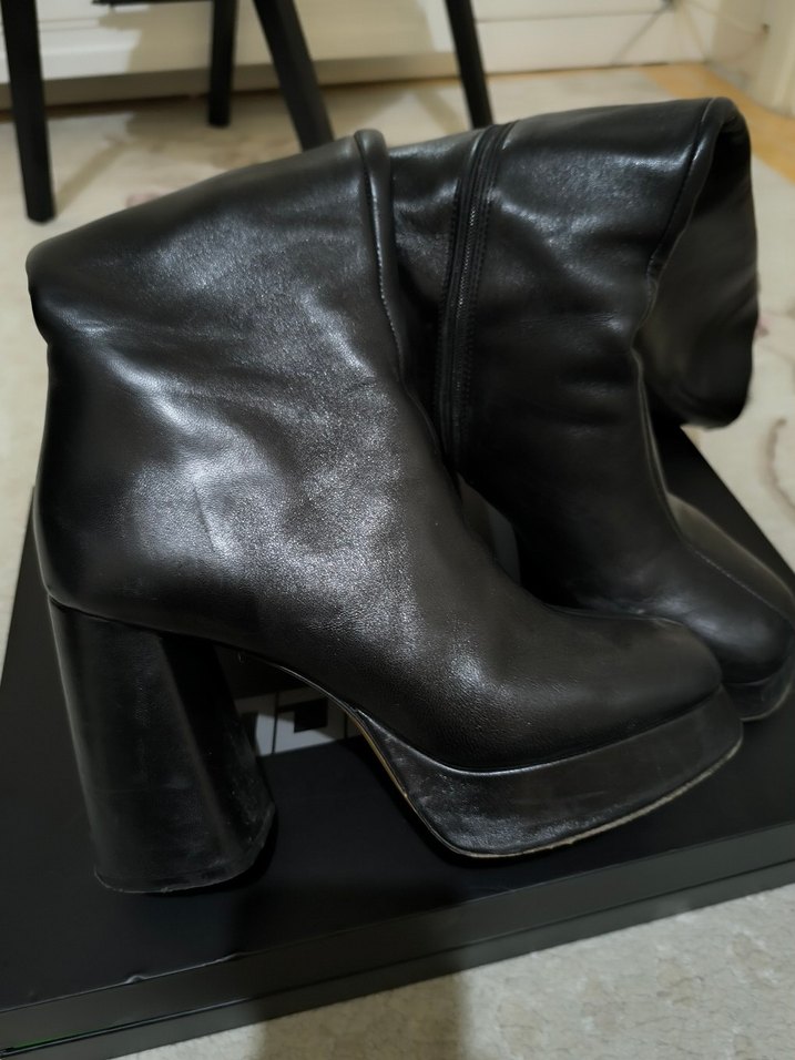 Siyah Deri Toka Detaylı Dizüstü Topuklu Çizme - Görsel 3