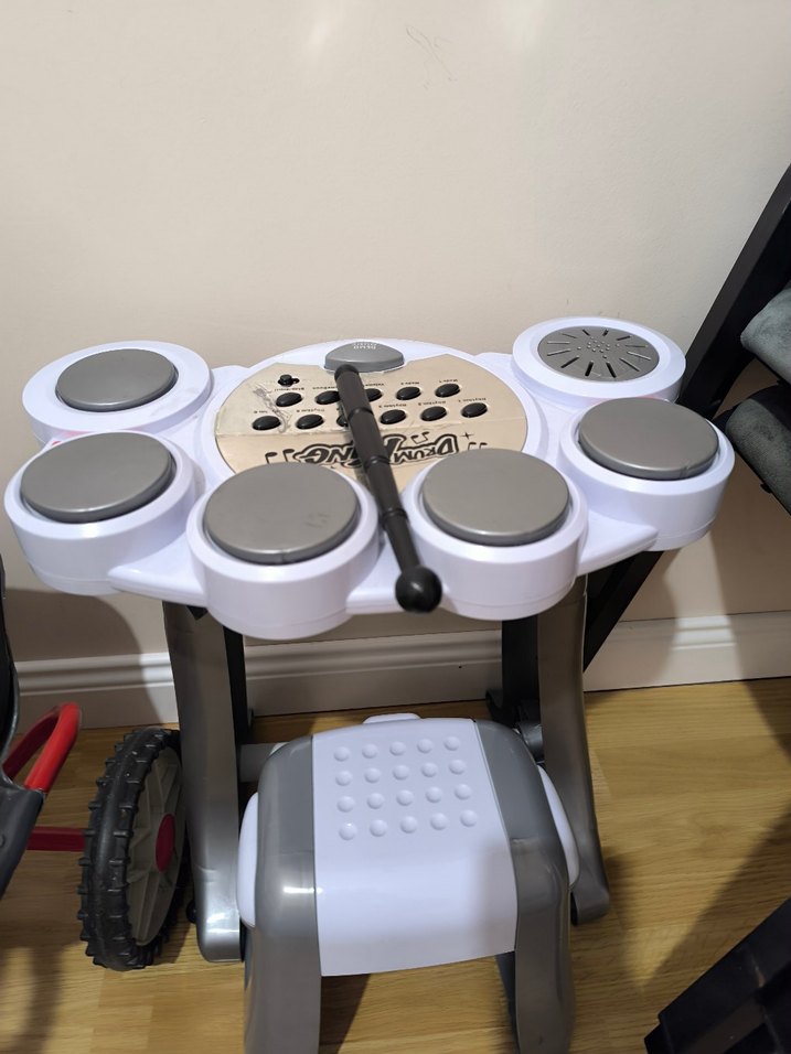 Gri ve Beyaz müzik aleti - Görsel 4