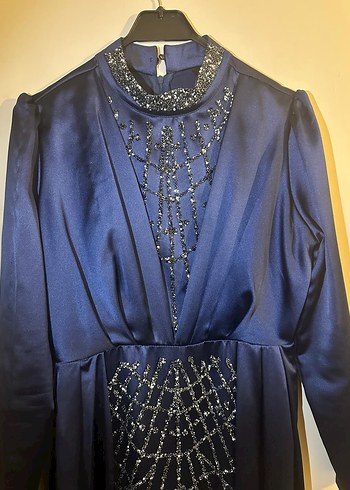 Uzun Lacivert İşlemeli Kadın Abiye Elbise - Görsel 2