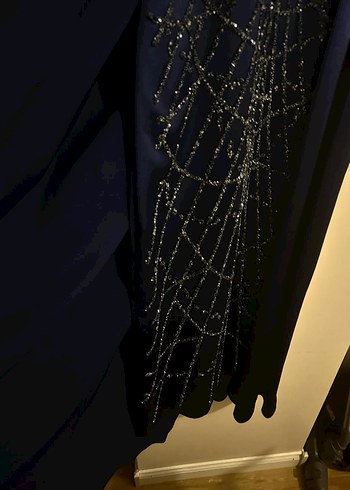 Uzun Lacivert İşlemeli Kadın Abiye Elbise - Görsel 3