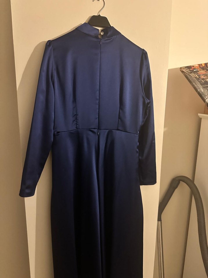 Uzun Lacivert İşlemeli Kadın Abiye Elbise - Görsel 4