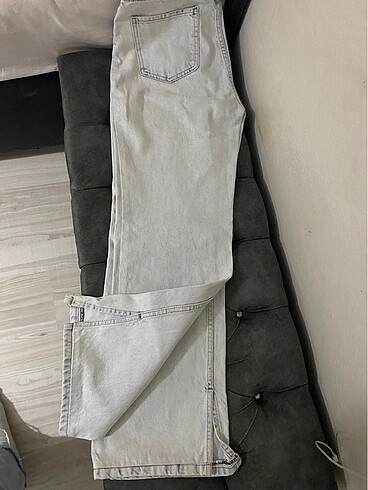 38 Beden jean yırtmaçlı