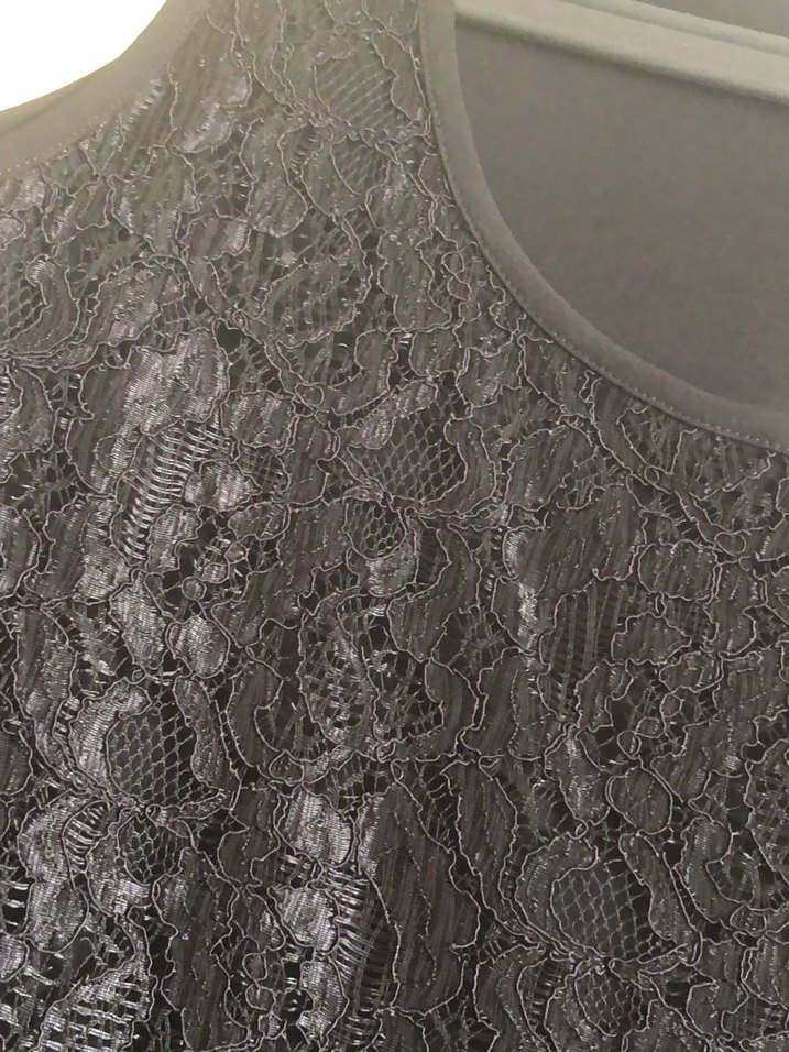 WHIP DESIGN
Siyah Dantel Detaylı Kadın Kolsuz Bluz - Görsel 3